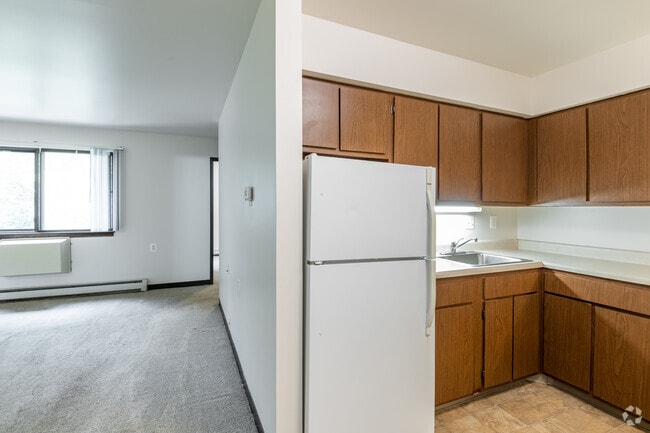 1 BR, 1 BA - 574SF - Kitchen