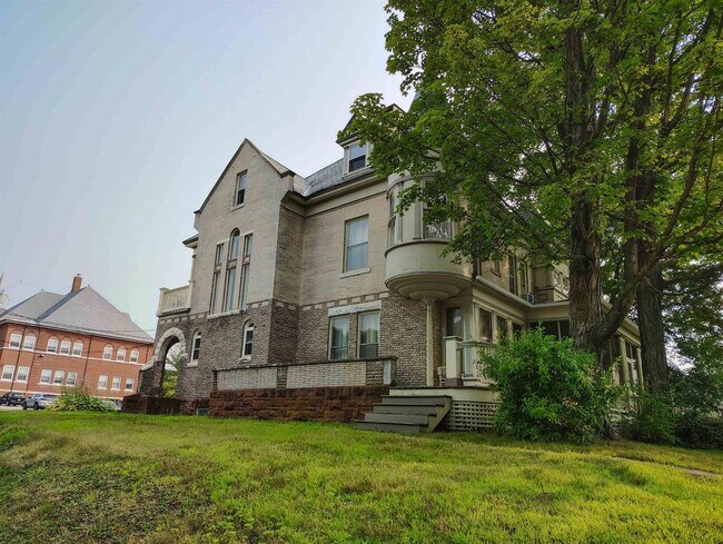 Photo - 113 School St