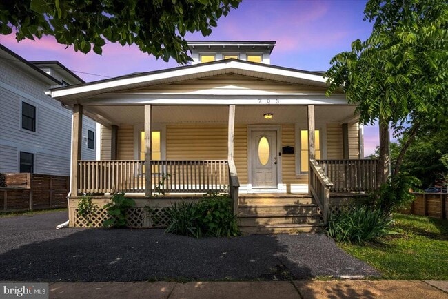 Photo - 703 N Barton St House