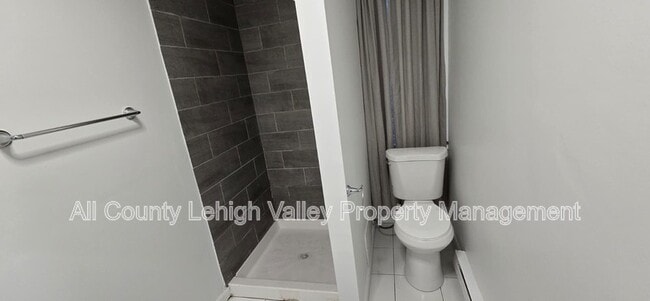 Photo - 129 W Sycamore St