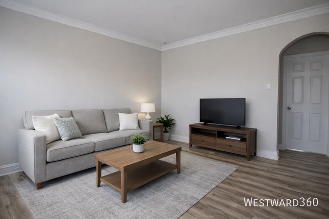 Photo - 6702 S Wood St Unidad 1B