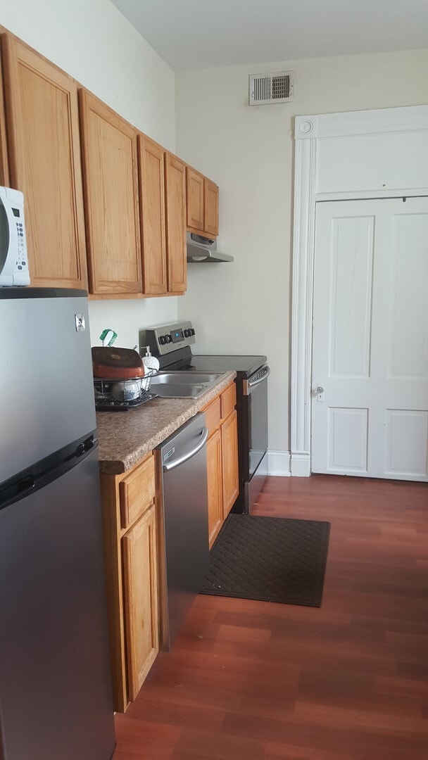 Building Photo - 360 S Broadway Park Unit B Rental