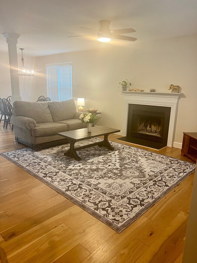 Photo - 2112 Leadenhall Way