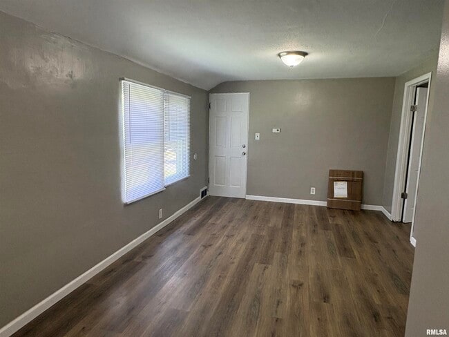 Photo - 1404 N Broadway St