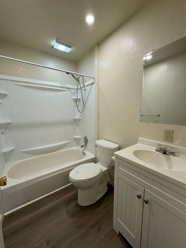 Photo - 915 Division St