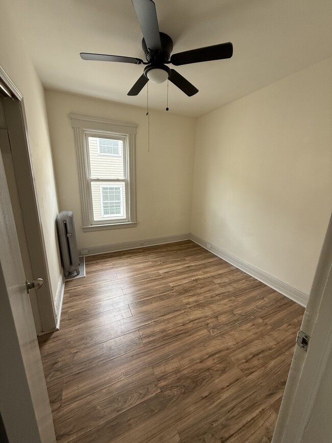 Photo - 653 Jefferson Ave Unidad 2nd fl