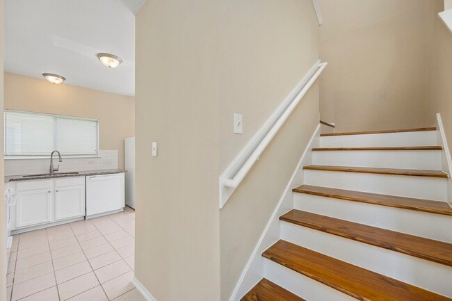 Building Photo - 6158 Settlers Lake Cir E