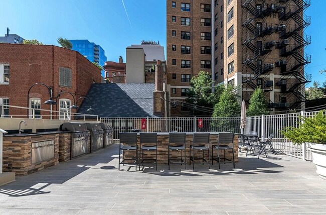 Photo - 70 E Scott St Unidad 706