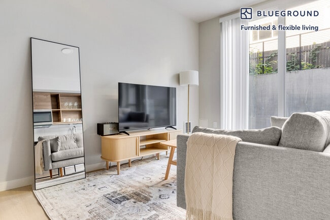 Photo - 2222 15th Ave W Unidad FL2-ID938