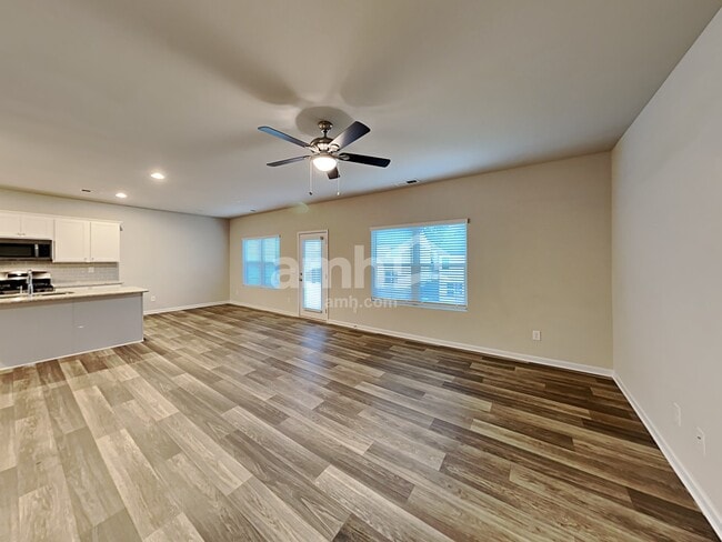 Photo - 373 Winston Cir