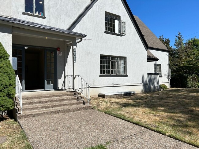 Building Photo - (949) Harrison Street Plex - Studio / 1 Ba... Unit 01 (R) Rental