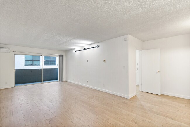 Photo - 642 N West Knoll Dr. Apartments