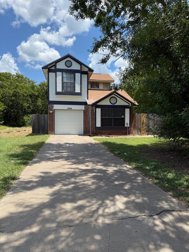 Building Photo - 1904 Dickens Dr Rental