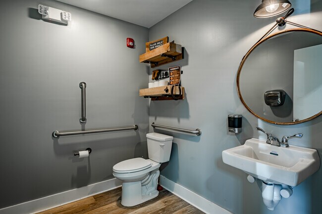 Photo - 1430 Redwood Ct