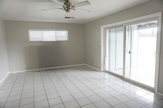 Photo - 332 E Pierce St