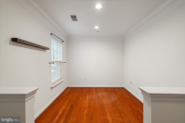 Photo - 5061 Kilburn St