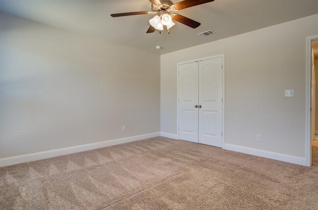 Photo - Immaculate newer 4/3/2 1/2 block from Quin...