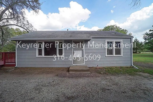 Building Photo - Cute 2 bedroom house on large lot with easy highway access!