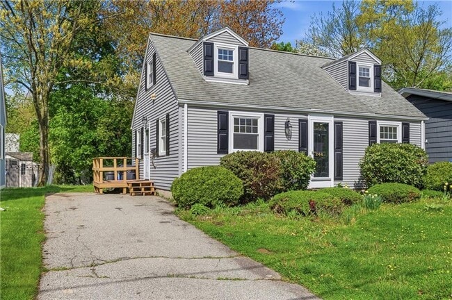 Photo - 244 Williams St