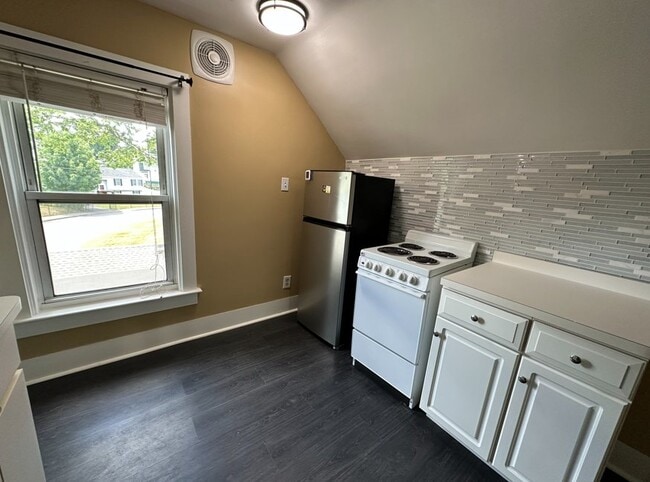 Photo - 395 Ash St Unit 2