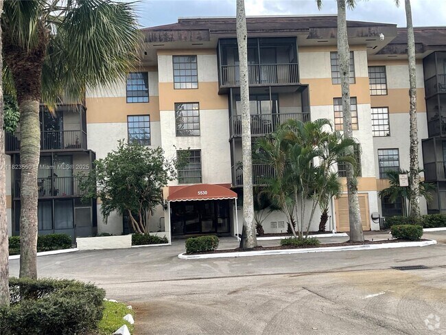 Building Photo - 5530 NW 44th St Unit 103C Rental