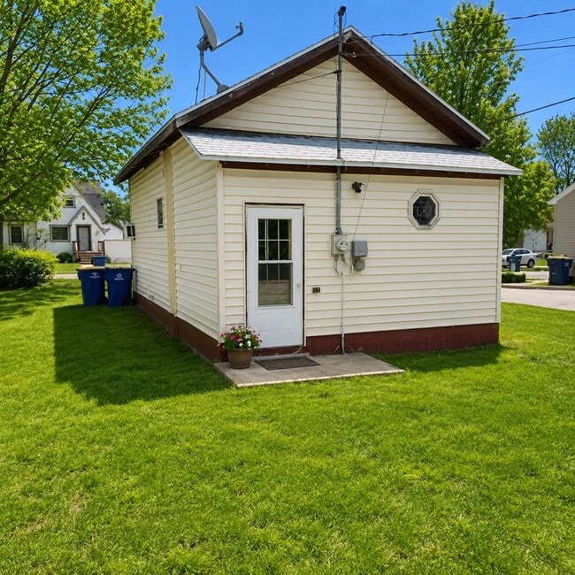 Building Photo - Click the “Apply Now” button or email wapmrentals@gmail.com for a prompt response.