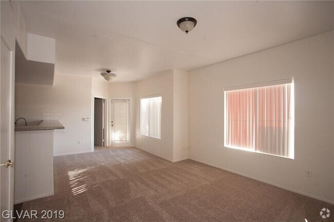 Building Photo - Unfurnished 2 Bd / 2 Ba Condo in a Beautif...