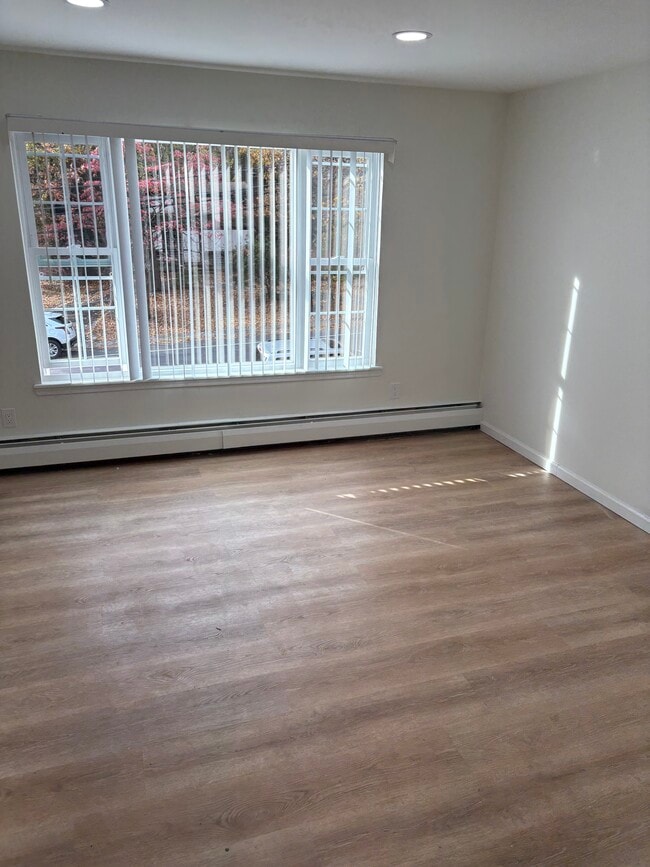 Photo - 160 McKay Rd