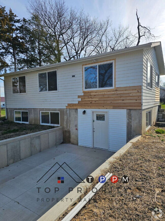 Building Photo - 3 Bedroom | 1.5 Bathroom Single Family Hom... Rental