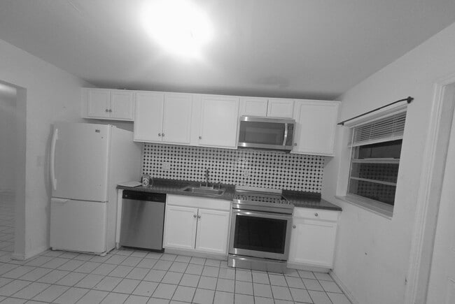 Building Photo - 250 NE 51st St