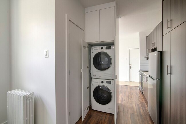 Photo - 4715 Chem. Queen Mary Unit 24