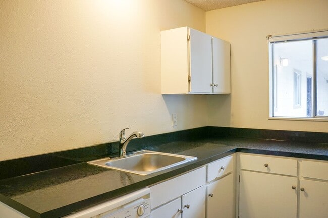 Photo - Nestled into Marquam Hill: Bright 2nd Floor 1Bed w/Private Balcony! Unit 204