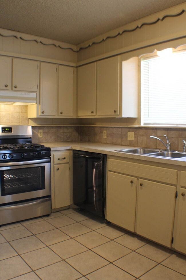 1312 W Pittsburg St