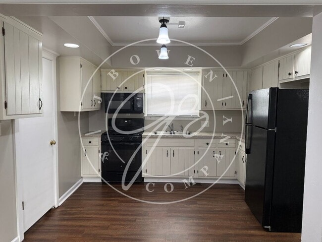 Photo - "Charming 3-Bed Home with 2 Full Baths - Spacious Living in South Toledo!"