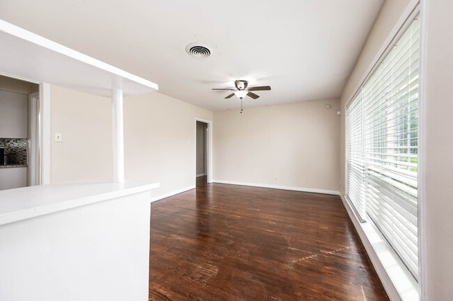 Photo - 2433 S Austin Ave