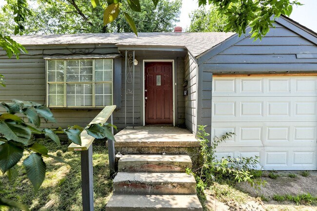 Photo - 2 BED/ 1.5 BATH Close to Botanical Gardens...