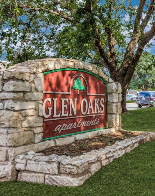 Photo - Glen Oaks Apartments