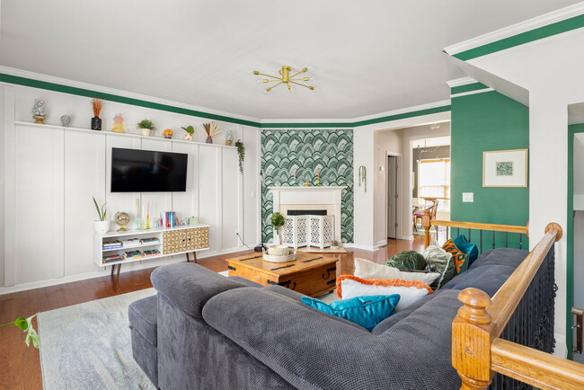 Photo - 813 Charles Bank Ave SE