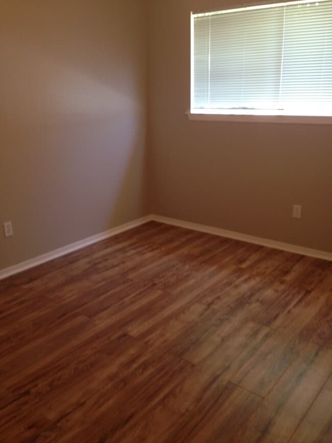 Photo - 927 Three Forks Dr