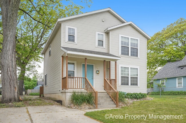 Photo - 147 National Ave SW