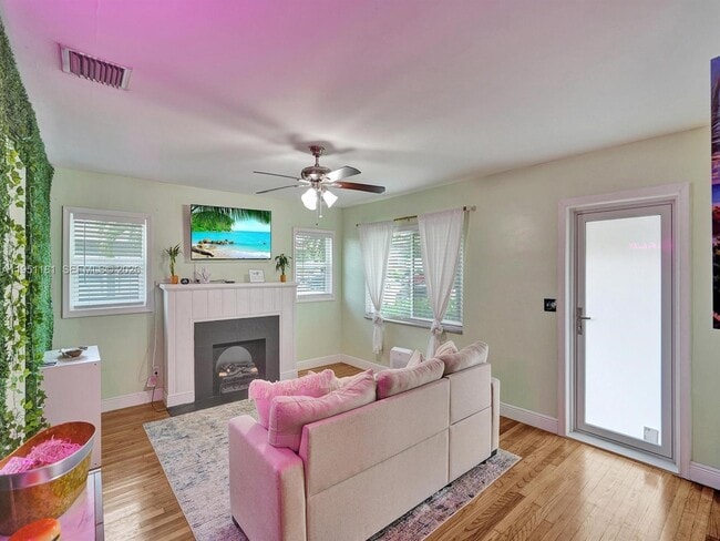 Photo - 615 SW 4th Ave