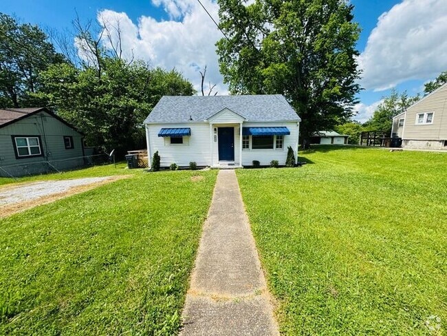 Building Photo - 2 Bed, 1 Bath house w/ large level yard an...
