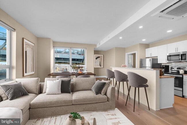 235 N Christopher Columbus Blvd Unit 803