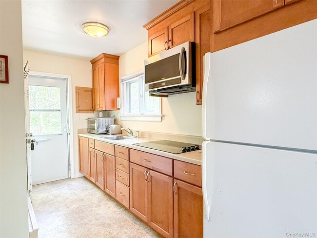 Photo - 8515 Soundview Ave