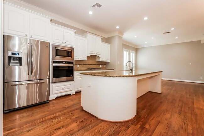 Photo - 1829 Oakdale St