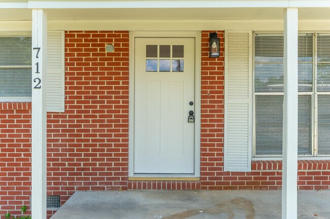 Photo - 712 Bruce Ave