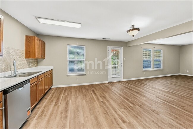 Photo - 1909 Southernwood Ln