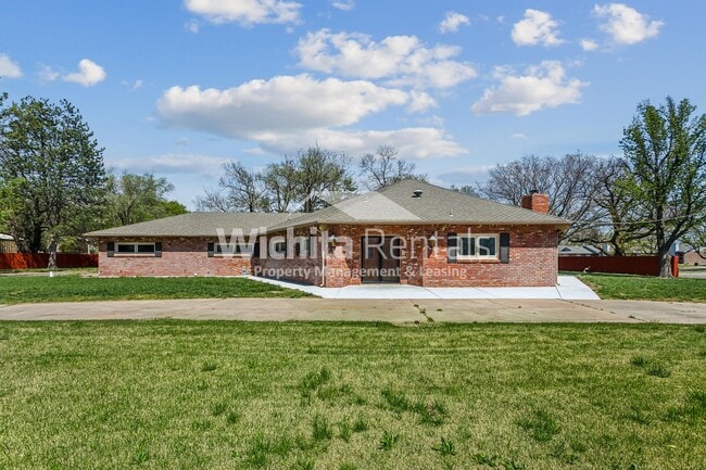 Building Photo - Updated West Wichita Home!