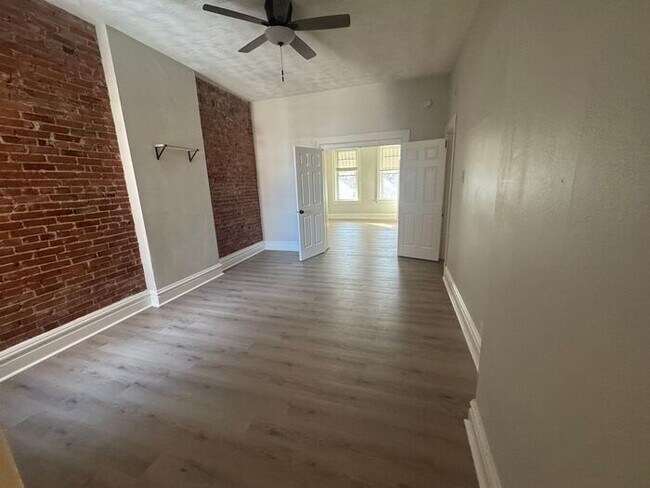 Photo - 2 bed/1 Bath South City Duplex Apartment