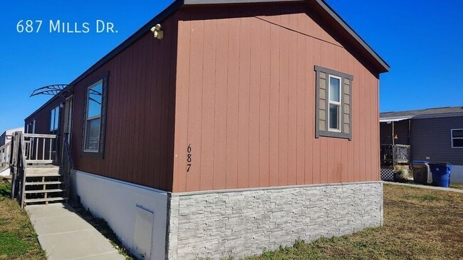 Photo - 687 W Mills Dr